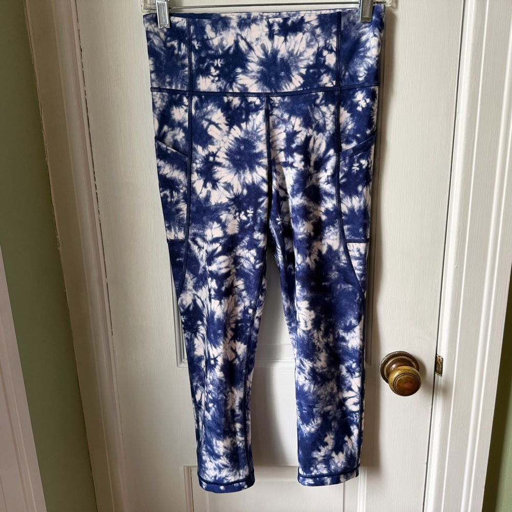 GAP Fit Blackout Tech Blue and White Tie-Dye Leggings Capri Size Small